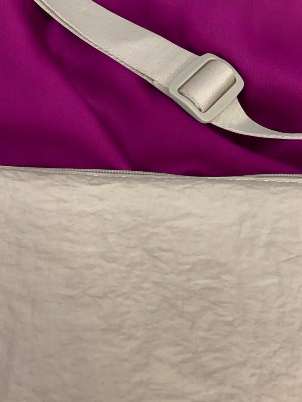 🦸‍♀️ALO Yoga Beige Crossbody Sling Bag🦸‍♀️